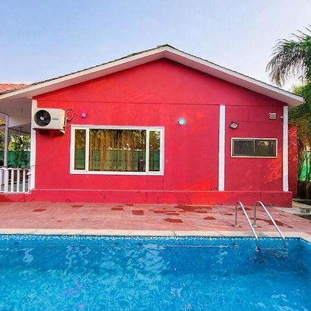 Vacationbuddy 2 Bhk Farmstay With Pool At نويدا الكبرى المظهر الخارجي الصورة