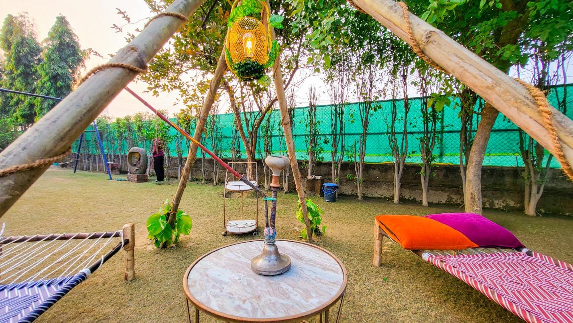 Vacationbuddy 2 Bhk Farmstay With Pool At نويدا الكبرى المظهر الخارجي الصورة