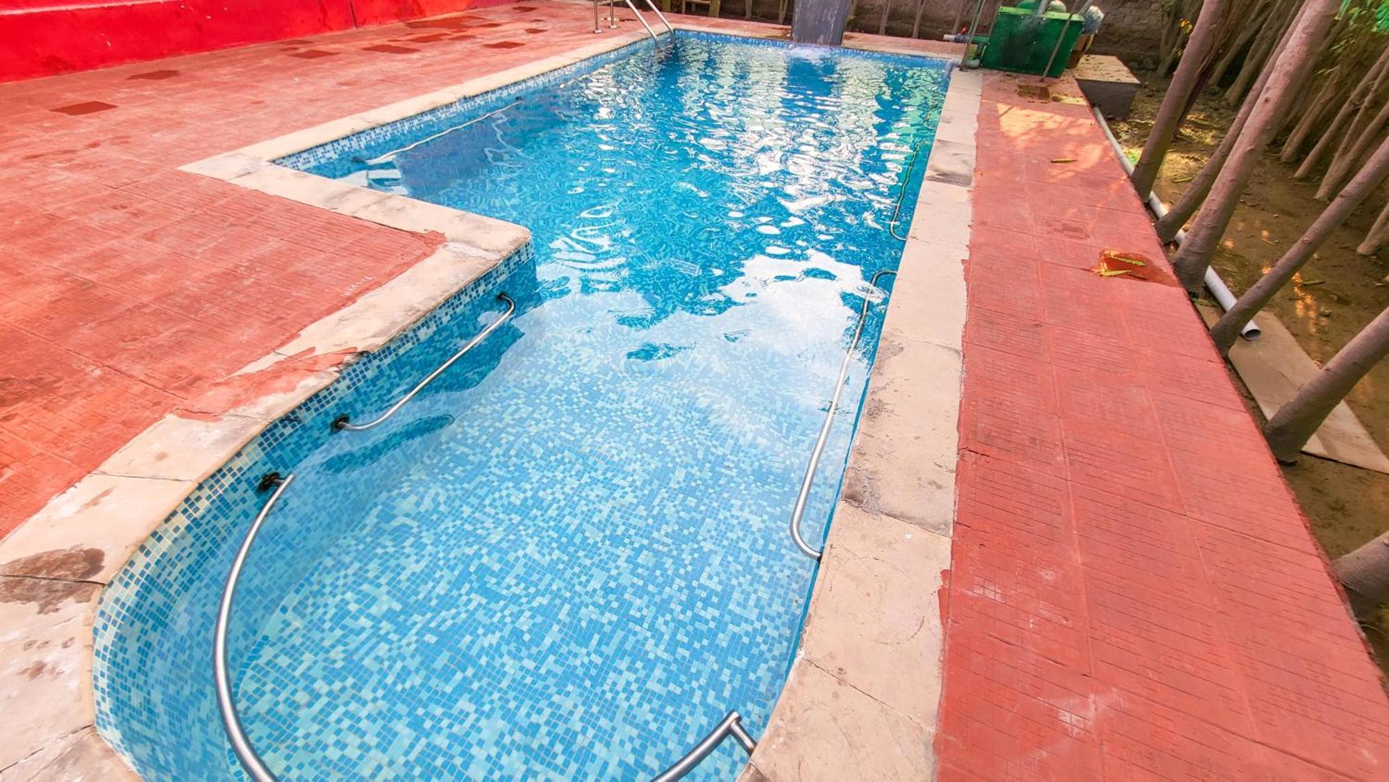 Vacationbuddy 2 Bhk Farmstay With Pool At نويدا الكبرى المظهر الخارجي الصورة
