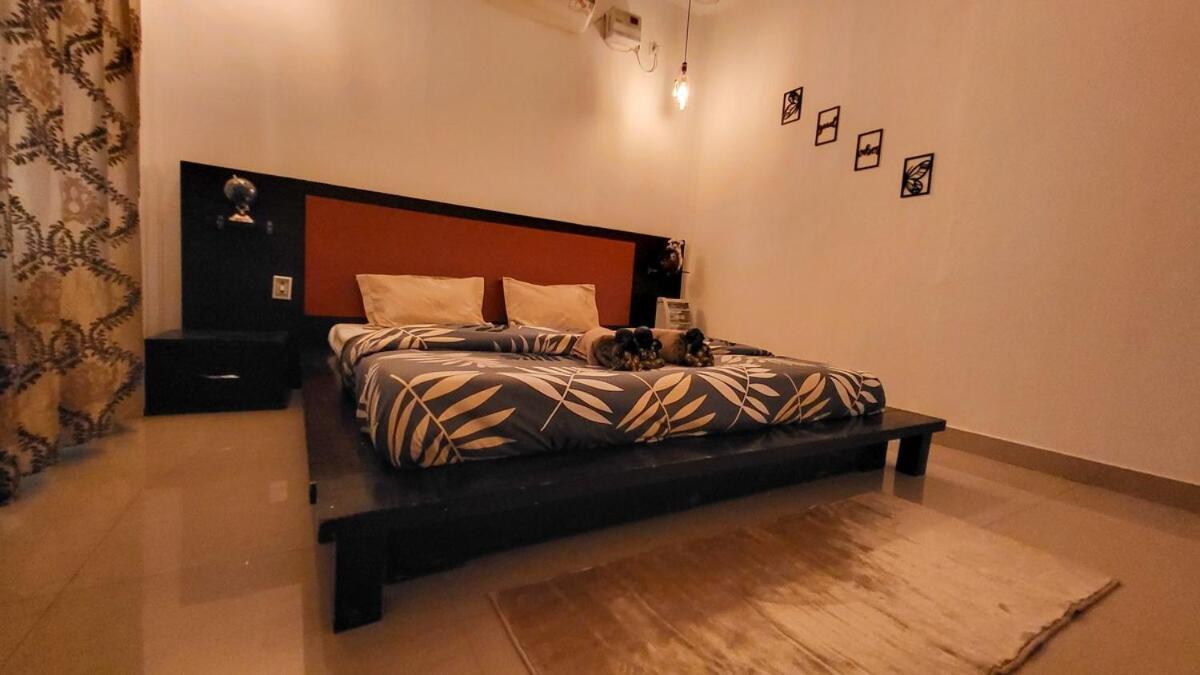 Vacationbuddy 2 Bhk Farmstay With Pool At نويدا الكبرى المظهر الخارجي الصورة