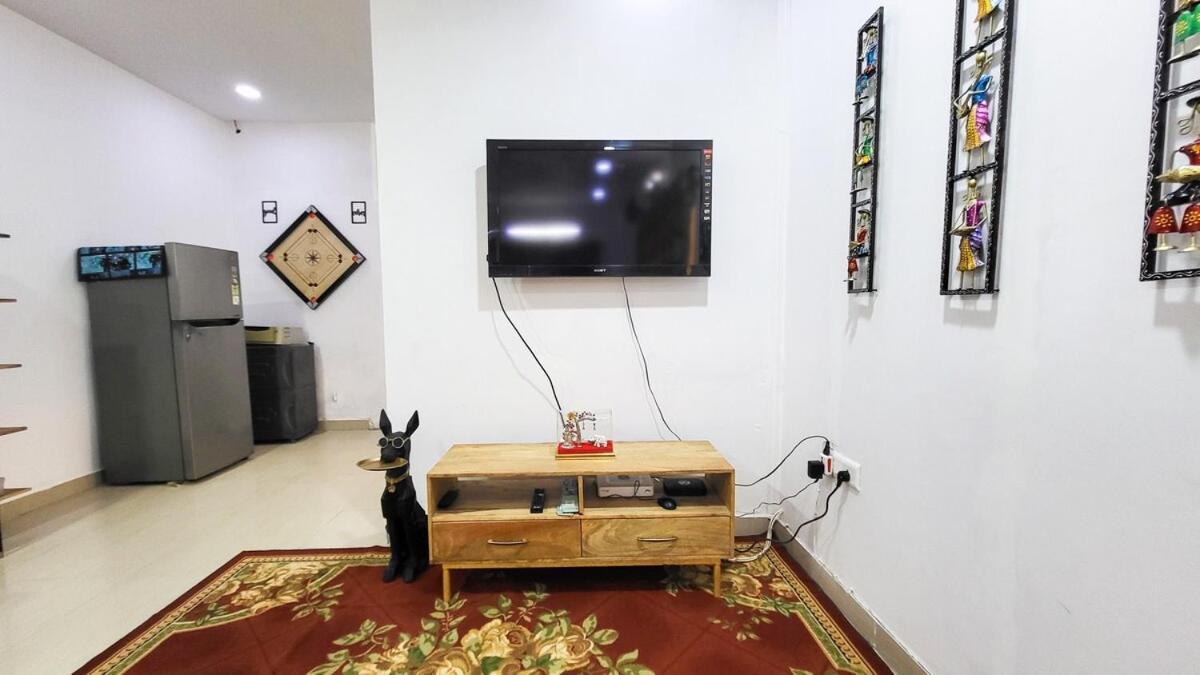 Vacationbuddy 2 Bhk Farmstay With Pool At نويدا الكبرى المظهر الخارجي الصورة