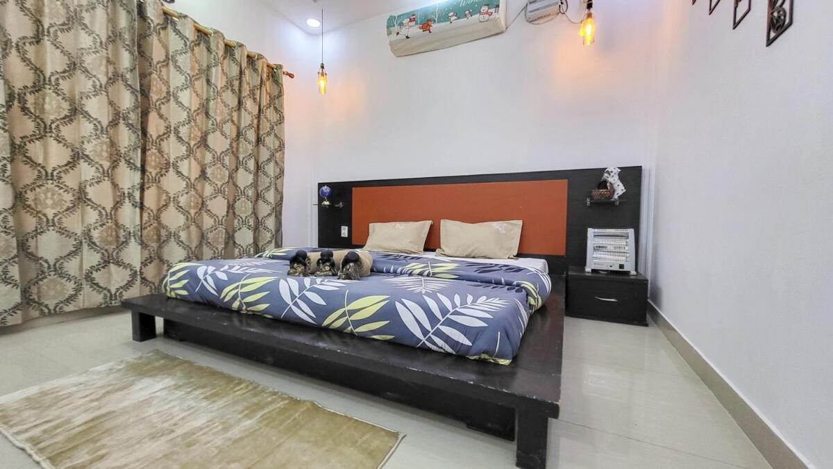 Vacationbuddy 2 Bhk Farmstay With Pool At نويدا الكبرى المظهر الخارجي الصورة