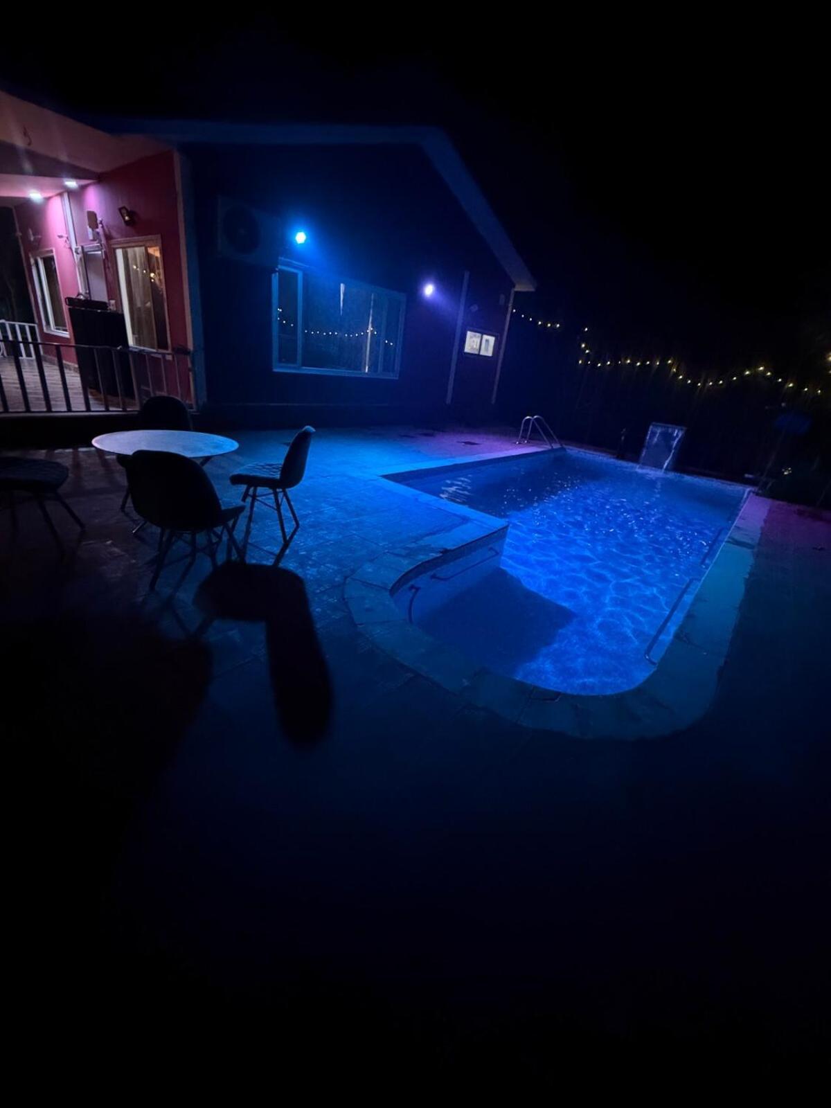 Vacationbuddy 2 Bhk Farmstay With Pool At نويدا الكبرى المظهر الخارجي الصورة
