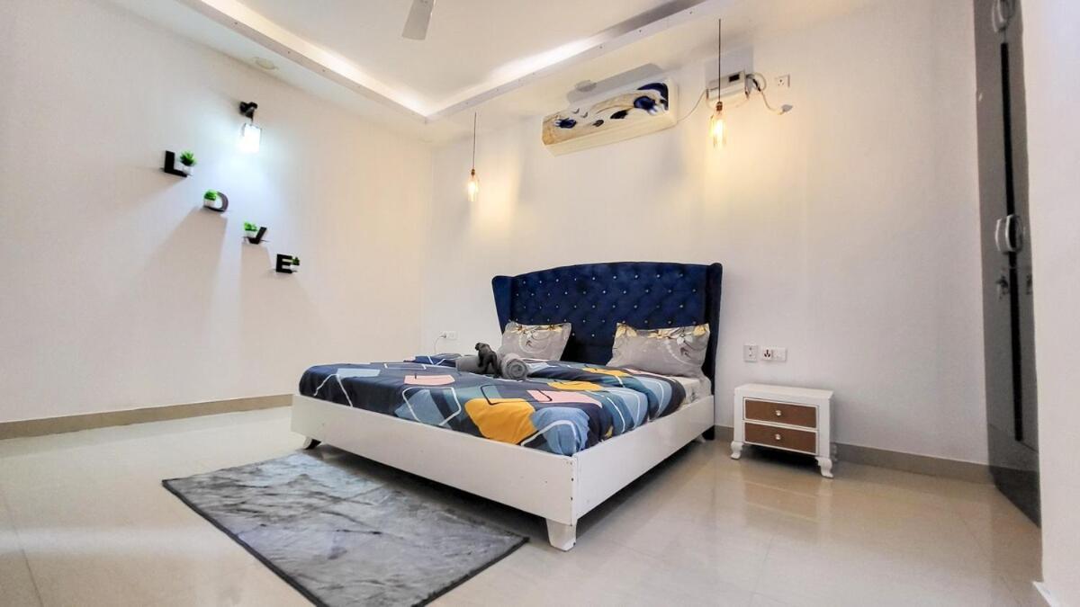 Vacationbuddy 2 Bhk Farmstay With Pool At نويدا الكبرى المظهر الخارجي الصورة