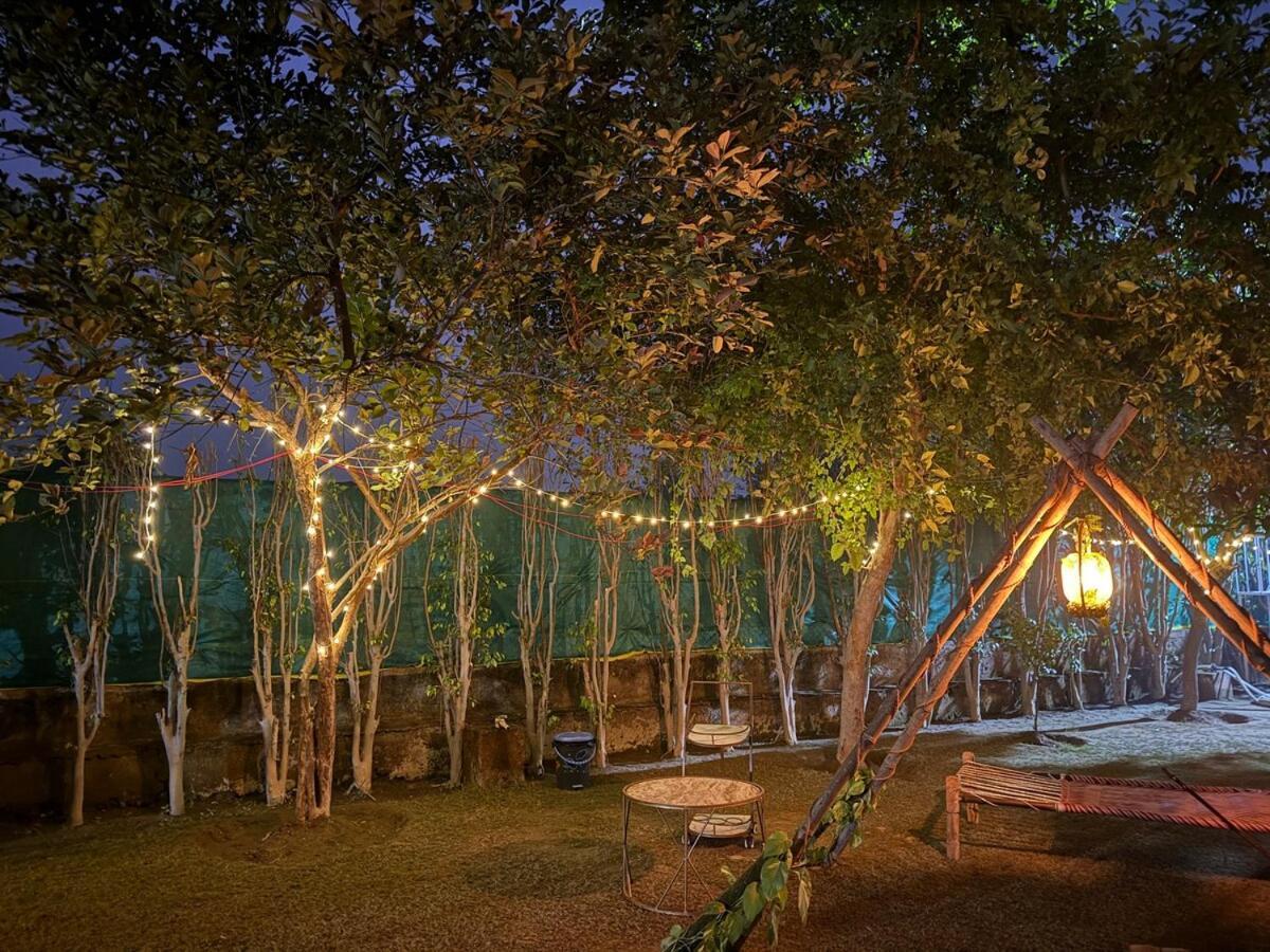 Vacationbuddy 2 Bhk Farmstay With Pool At نويدا الكبرى المظهر الخارجي الصورة