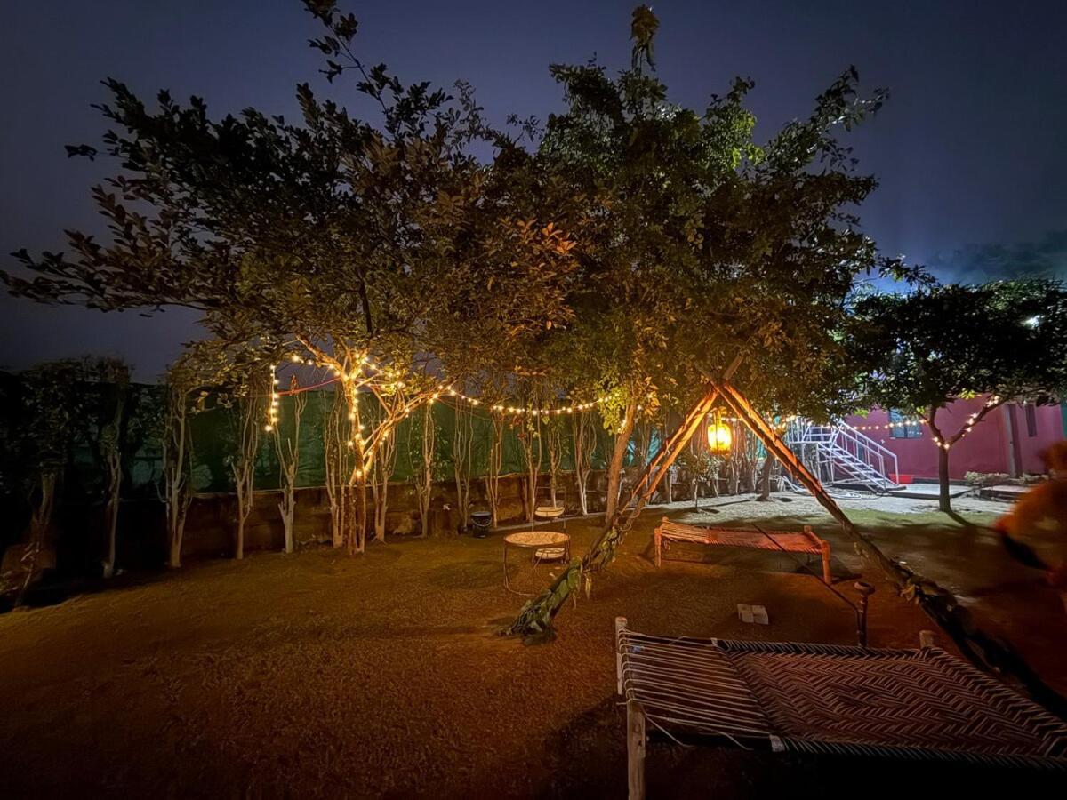 Vacationbuddy 2 Bhk Farmstay With Pool At نويدا الكبرى المظهر الخارجي الصورة
