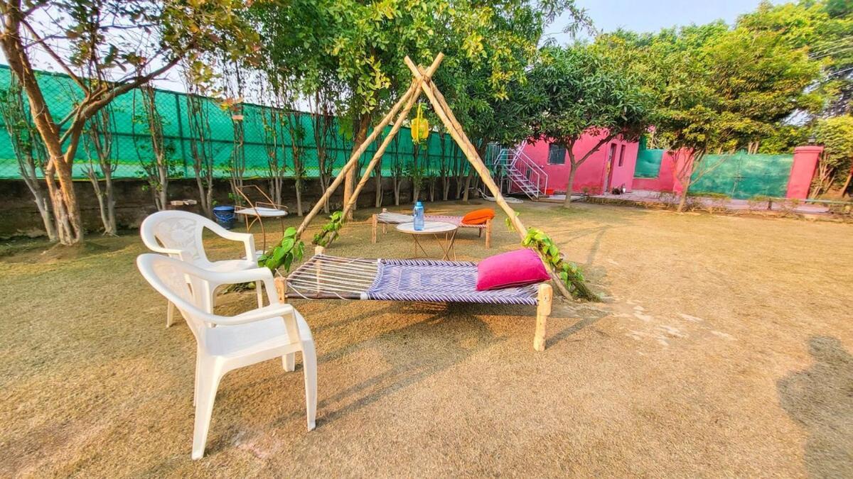 Vacationbuddy 2 Bhk Farmstay With Pool At نويدا الكبرى المظهر الخارجي الصورة