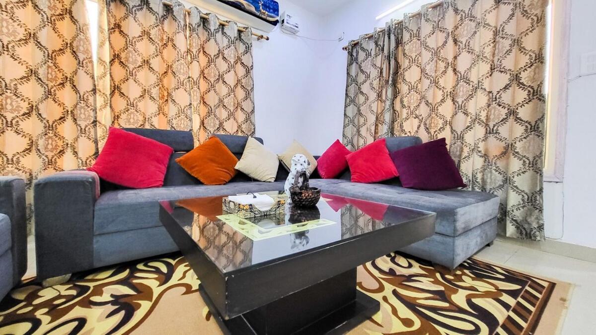 Vacationbuddy 2 Bhk Farmstay With Pool At نويدا الكبرى المظهر الخارجي الصورة
