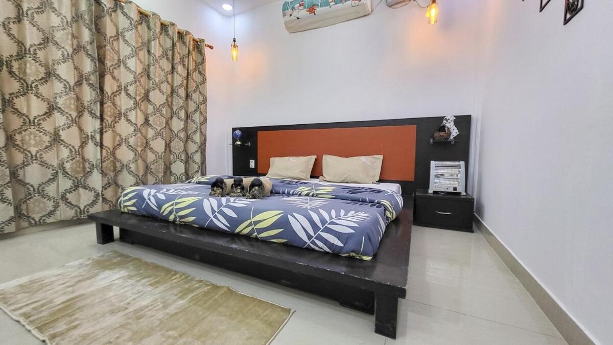 Vacationbuddy 2 Bhk Farmstay With Pool At نويدا الكبرى المظهر الخارجي الصورة