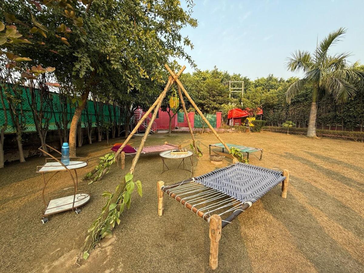 Vacationbuddy 2 Bhk Farmstay With Pool At نويدا الكبرى المظهر الخارجي الصورة