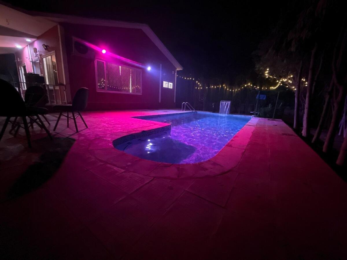 Vacationbuddy 2 Bhk Farmstay With Pool At نويدا الكبرى المظهر الخارجي الصورة
